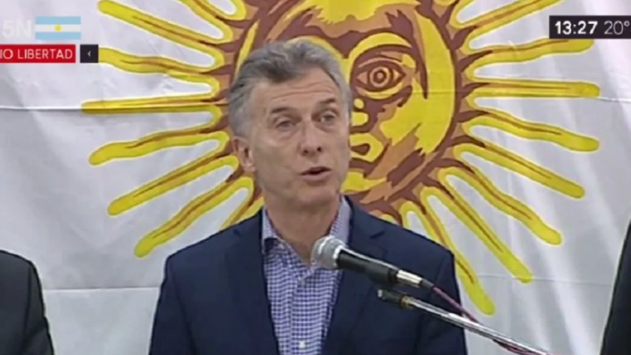 Sigue el "hit del verano": Otra hinchada de primera cantó contra Macri