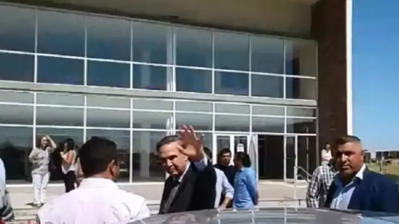 Escándalo: escracharon a Pichetto en su provincia