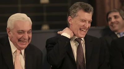 El Gobierno emite $60 mil millones de deuda y le da "cláusula gatillo" a los bonistas El Gobierno emite $60 mil millones de deuda y le da "cláusula gatillo" a los bonistas