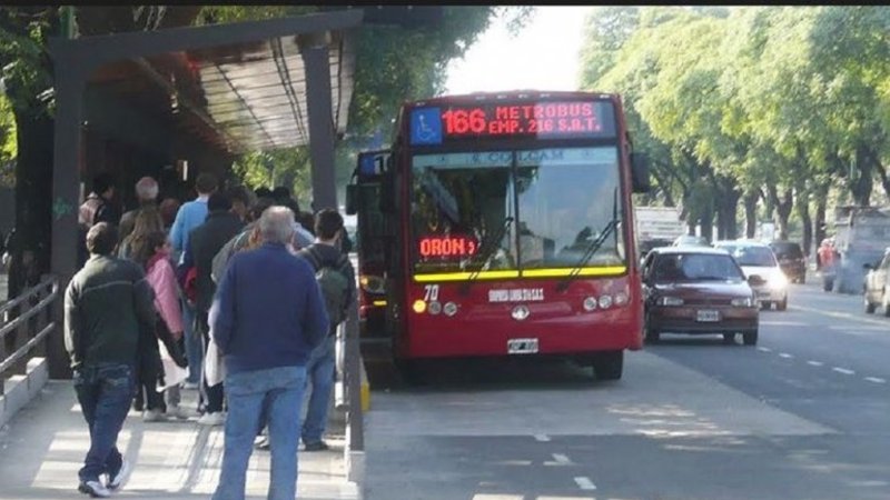 Ocho líneas de colectivo están de paro por el asalto a un ómnibus con pasajeros