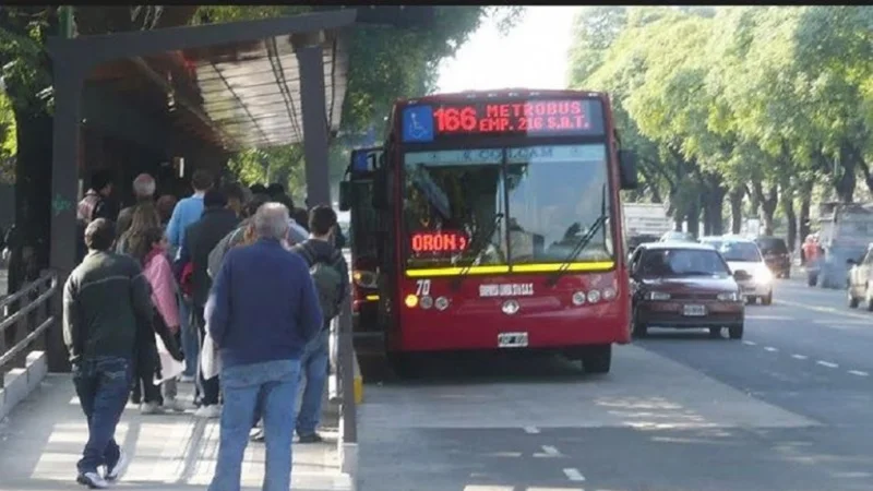 Ocho líneas de colectivo están de paro por el asalto a un ómnibus con pasajeros