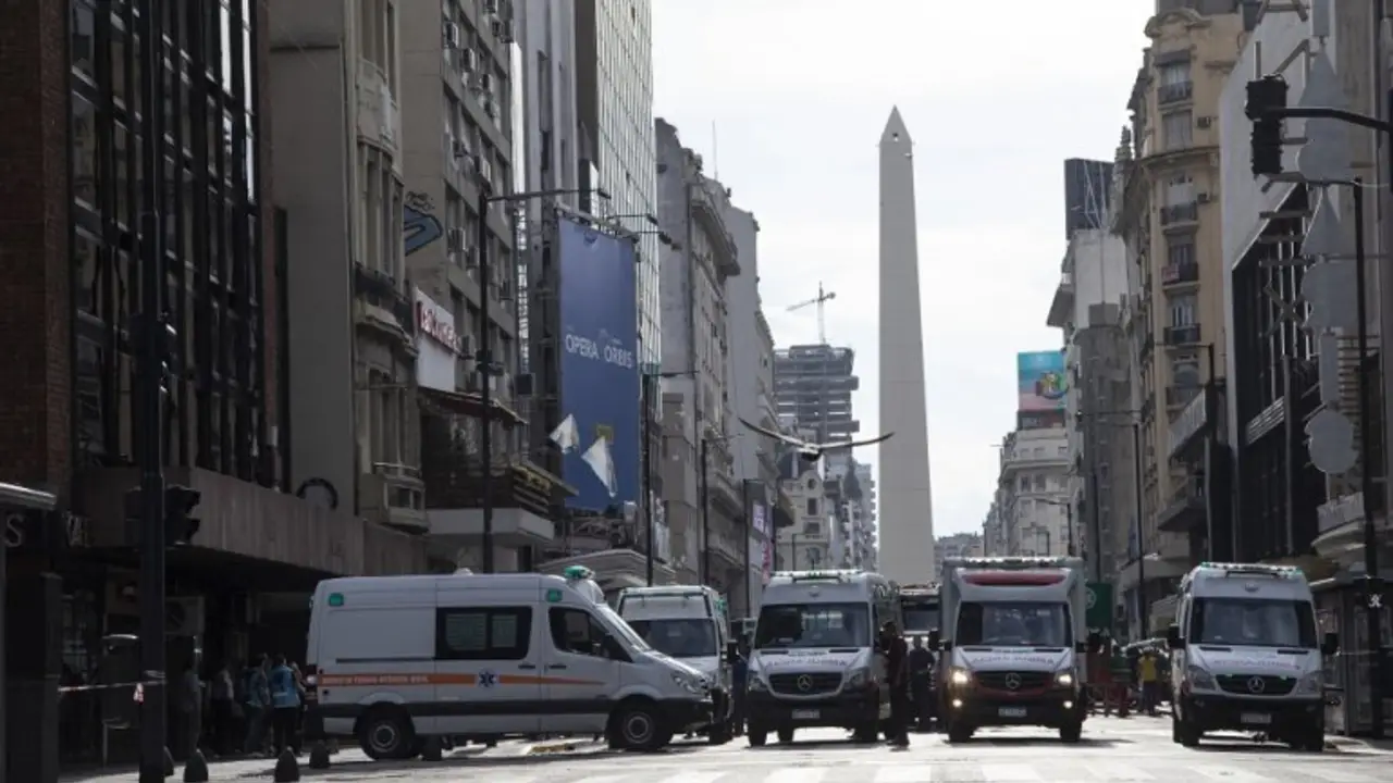 Incendio en el hotel a metros del Obelico: Dos muertas, tres heridos de gravedad y 44 internados