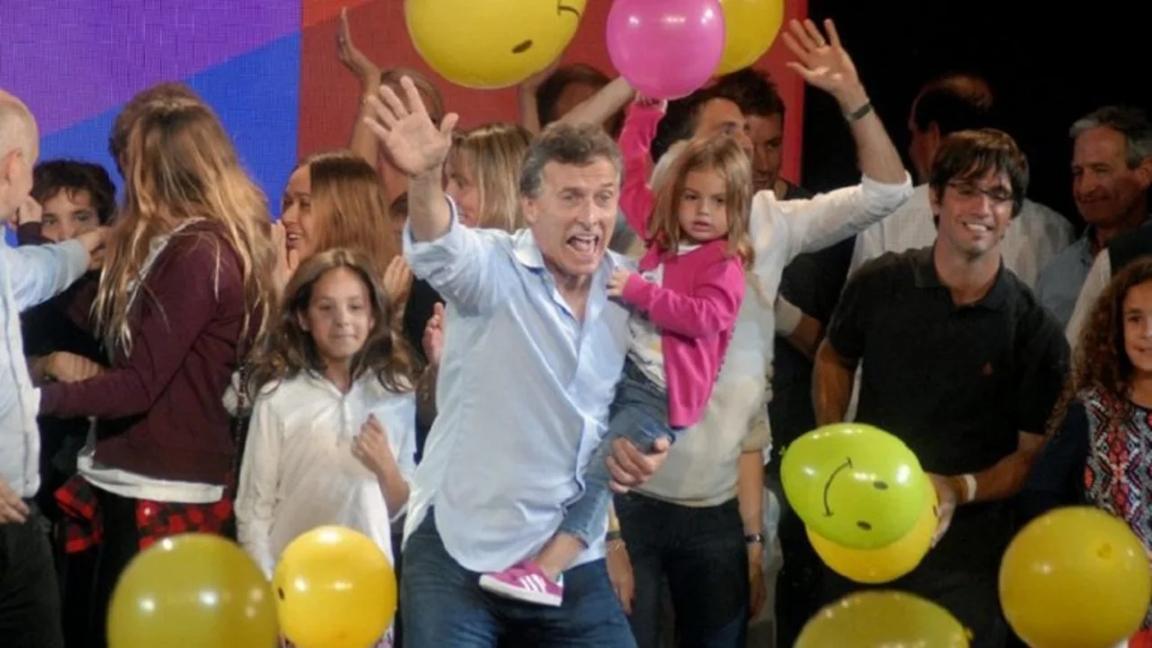 Muy Interesante habló de "la era de la estupidez" con la foto de un globo amarillo