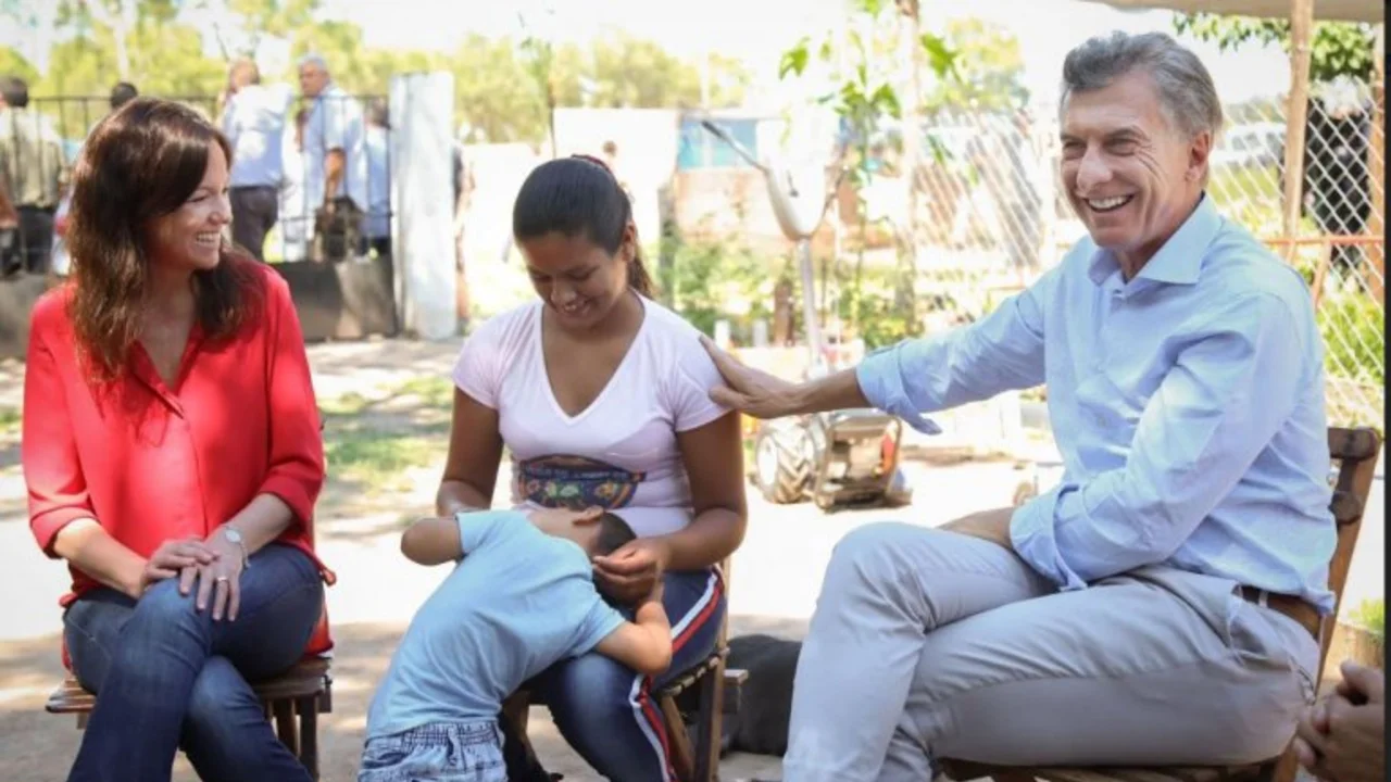 Macri se fotografió con una máquina que dejó de fabricarse en Argentina