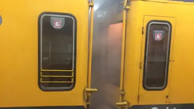Así se prendió fuego una formación de la línea E del subte en medio del recorrido Así se prendió fuego una formación de la línea E del subte en medio del recorrido