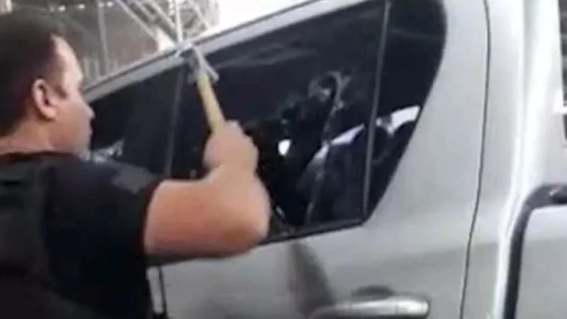 Un hombre dejó a su hijo de tres años encerrado en su 4x4 a 37°