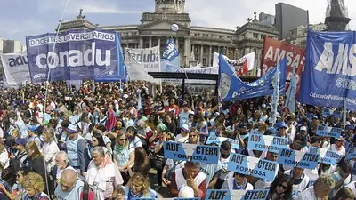 En la era Macri, los docentes perdieron un 14,5% de su salario y es uno de los más bajos a nivel mundial En la era Macri, los docentes perdieron un 14,5% de su salario y es uno de los más bajos a nivel mundial