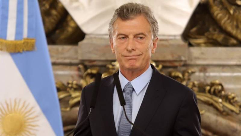 No puede hablar: Macri volvió a patinar en un discurso en público