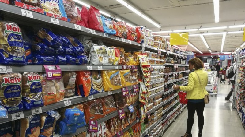 Militando el ajuste: los consejos de Clarín para hacer compras inteligentes en el supermercado