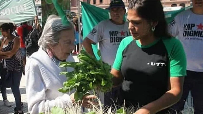 Conmovedora campaña para acercar comida a la anciana reprimida en Constitución