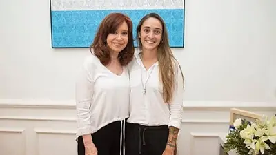 Cristina Kirchner se reunió con Macarena Sánchez, la deportista que lucha por profesionalizar el fútbol femenino Cristina Kirchner se reunió con Macarena Sánchez, la deportista que lucha por profesionalizar el fútbol femenino