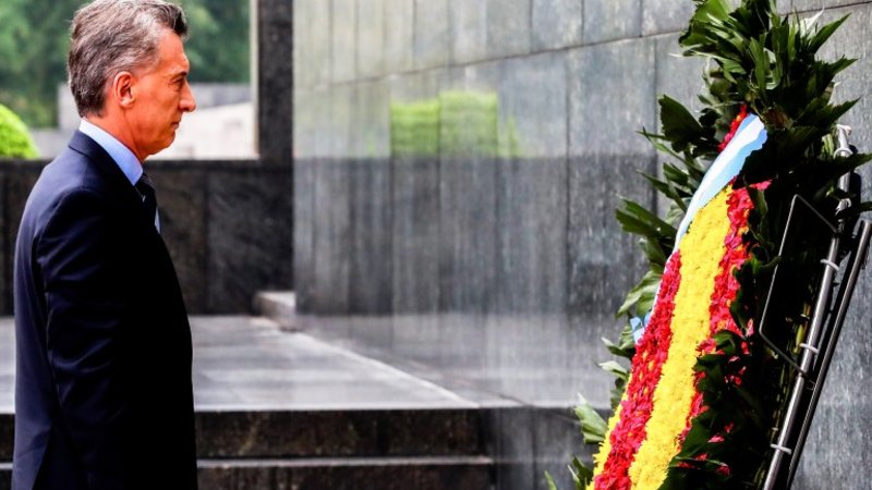 Insólito: en Vietnam, Macri homenajeó a un líder comunista