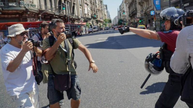 La justificación de la Policía de la Ciudad a la represión: "No habían pedido permiso"