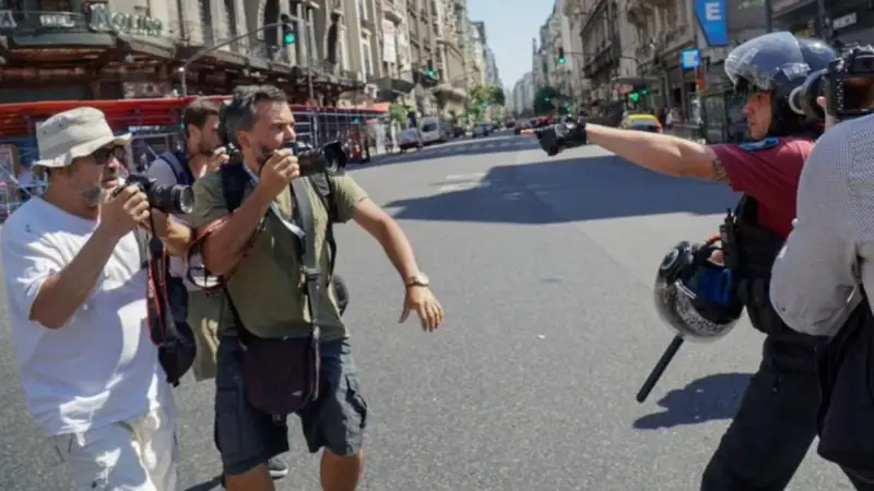 La justificación de la Policía de la Ciudad a la represión: "No habían pedido permiso"