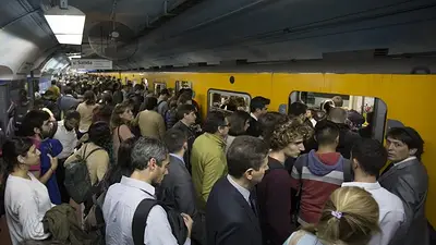 Un usuario pidió el dinero del viaje porque no andaba una escalera mecánica del subte, pero estaba apagada Un usuario pidió el dinero del viaje porque no andaba una escalera mecánica del subte, pero estaba apagada