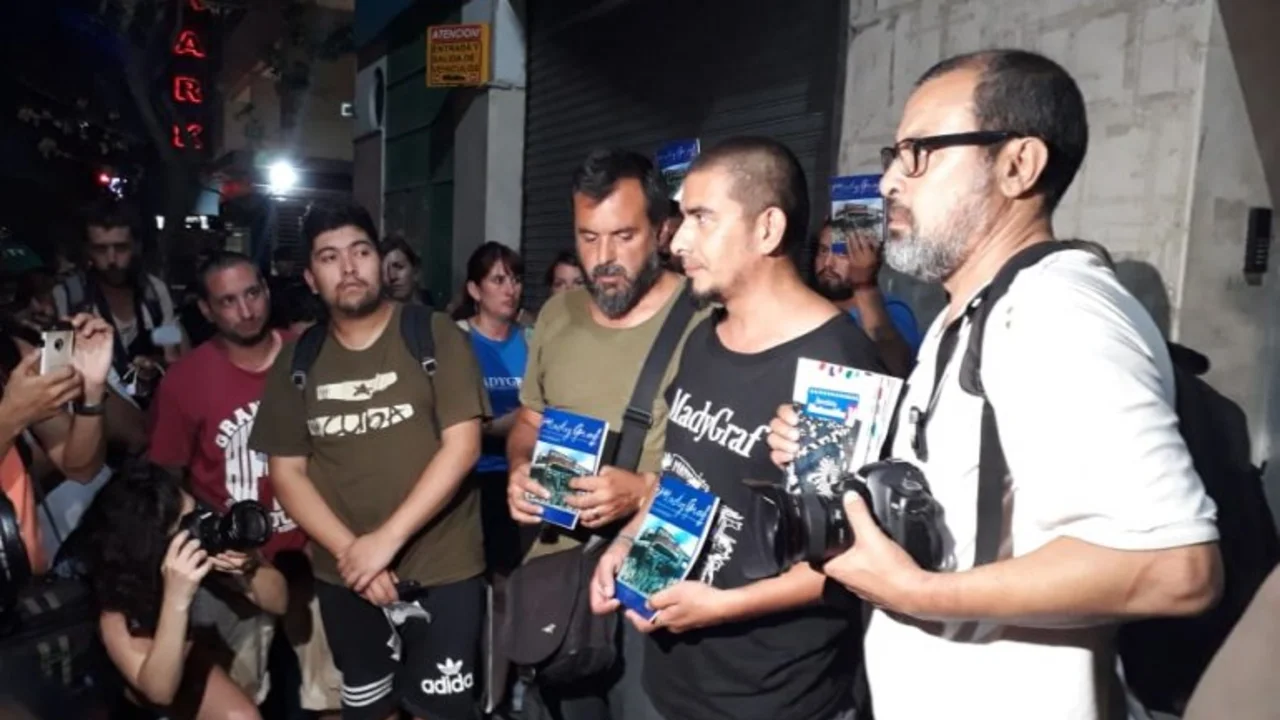 Tras más de once horas, liberaron a los periodistas detenidos durante el "cuadernazo"