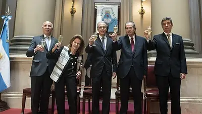 Blanqueo de Capitales: la Corte Suprema define si el DNU que benefició a familiares de Macri es constitucional Blanqueo de Capitales: la Corte Suprema define si el DNU que benefició a familiares de Macri es constitucional