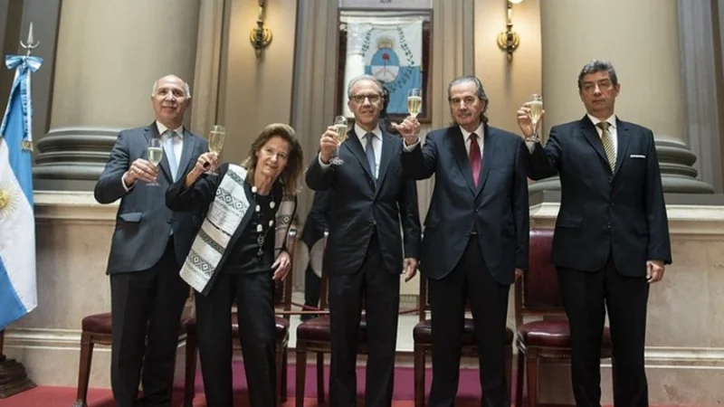Blanqueo de Capitales: la Corte Suprema define si el DNU que benefició a familiares de Macri es constitucional
