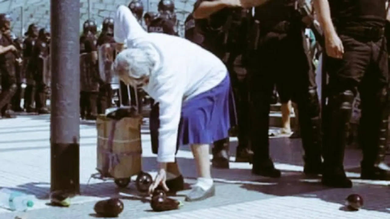 Habló la señora de la foto viral en el verdurazo: "Le hice frente a la represión"