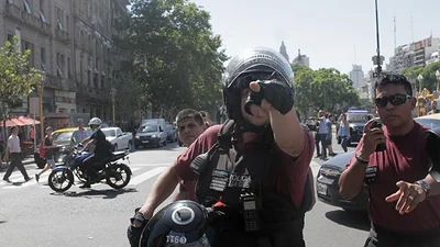 Larreta justificó la detención del fotógrafo Bernardino Ávila en la represión: "Le pegó a la Policía" Larreta justificó la detención del fotógrafo Bernardino Ávila en la represión: "Le pegó a la Policía"