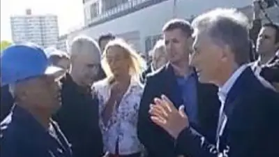 Versiones encontradas sobre el obrero que increpó a Macri en Parque Patricios Versiones encontradas sobre el obrero que increpó a Macri en Parque Patricios