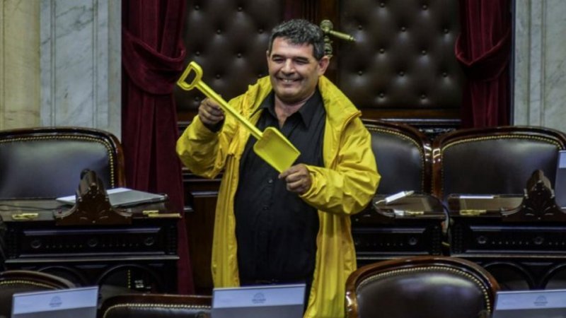 Escrachan a Alfredo Olmedo colándose al recital de Luis Miguel