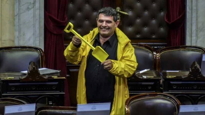 Escrachan a Alfredo Olmedo colándose al recital de Luis Miguel
