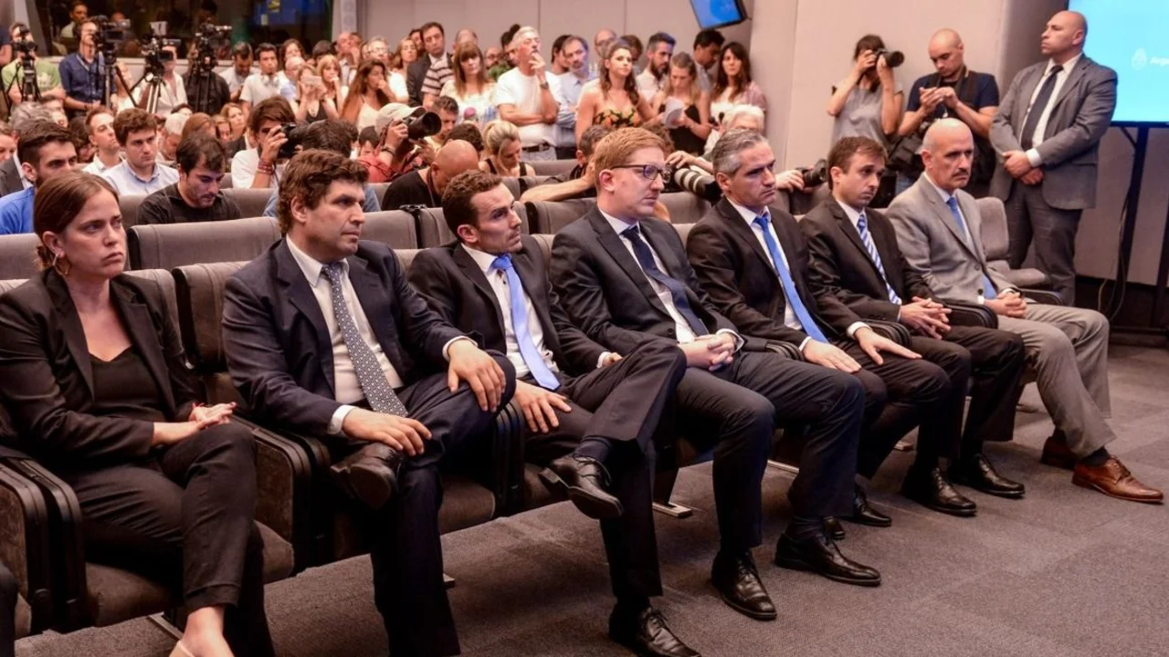 Diego Bastourre: "Macri le garantizó a los bonistas que les iría bien si al país le va mal"