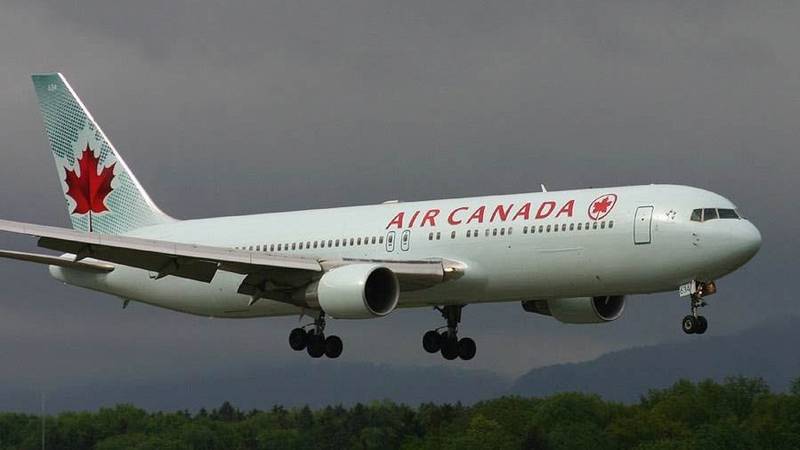Aterrizó sin problemas en Madrid el avión que voló sin una rueda y un motor menos
