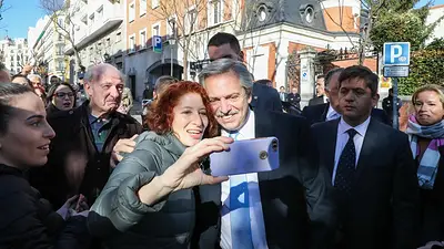 El emotivo recibimiento a Alberto Fernández en España El emotivo recibimiento a Alberto Fernández en España