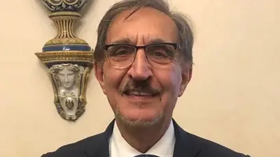 El vicepresidente del senado italiano recomendó hacer el saludo fascista para evitar el Coronavirus El vicepresidente del senado italiano recomendó hacer el saludo fascista para evitar el Coronavirus