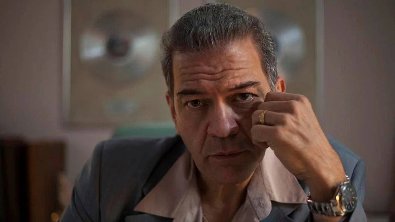 César Bordón, el actor argentino que triunfa en la serie de Luis Miguel