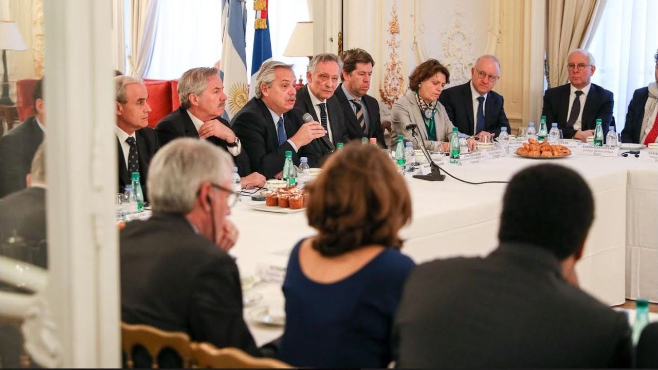 Alberto Fernández se reunió con empresarios franceses: "Con Macri vivimos un 2001 por goteo"