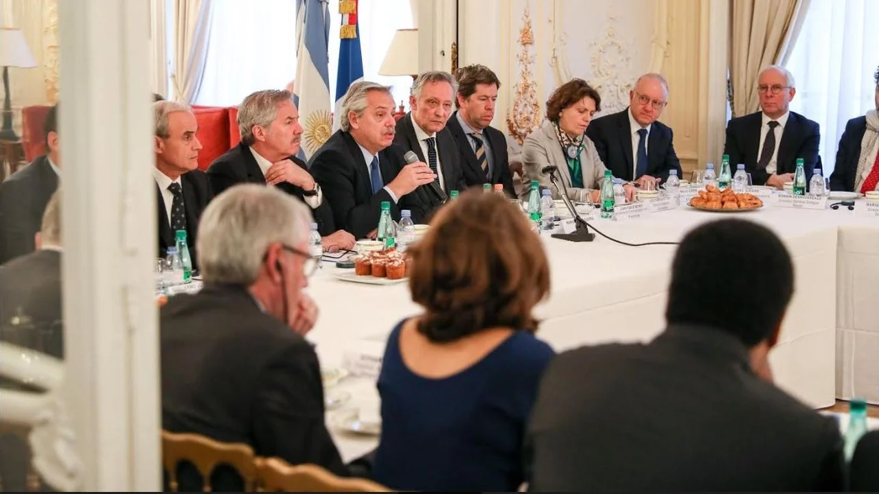 Alberto Fernández se reunió con empresarios franceses: "Con Macri vivimos un 2001 por goteo"