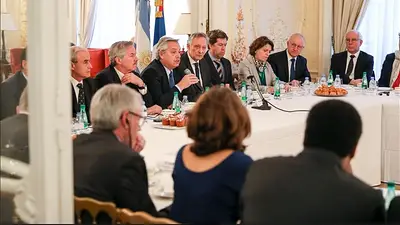 Alberto Fernández se reunió con empresarios franceses: "Con Macri vivimos un 2001 por goteo" Alberto Fernández se reunió con empresarios franceses: "Con Macri vivimos un 2001 por goteo"