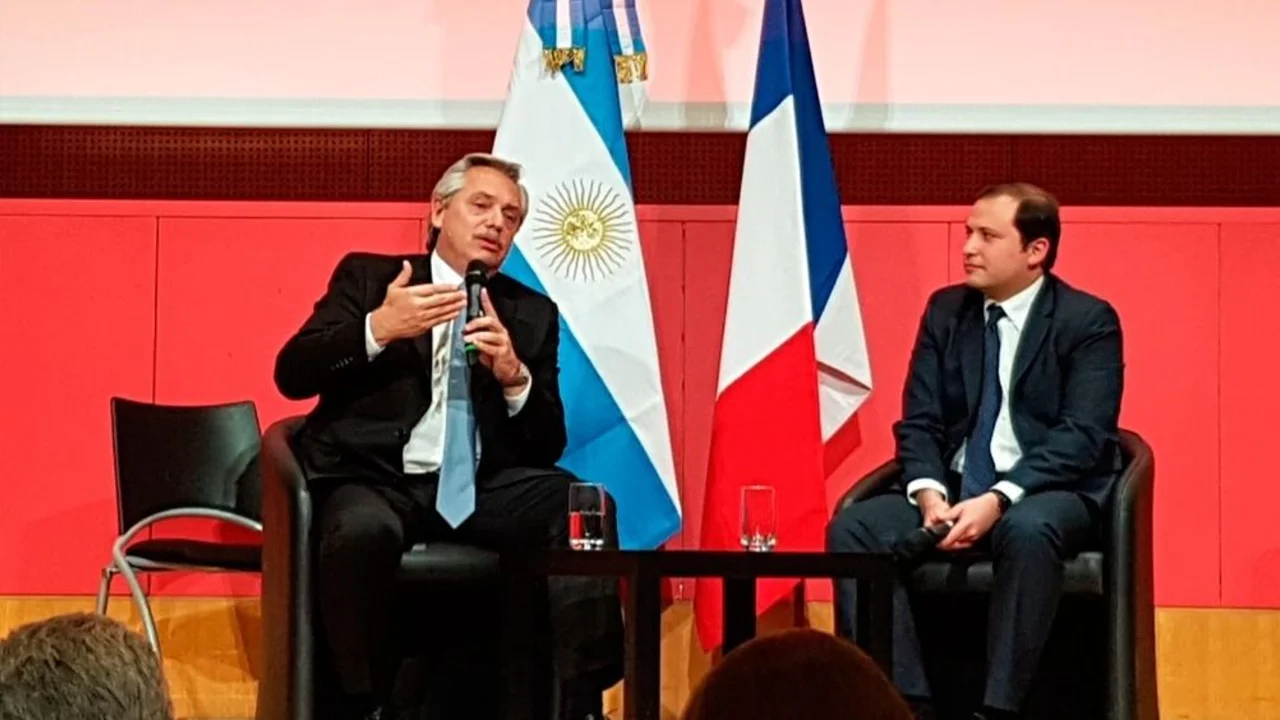 Alberto Fernández, en París, sobre la negociación con el FMI: "Estamos jugando al poker y no con chicos"