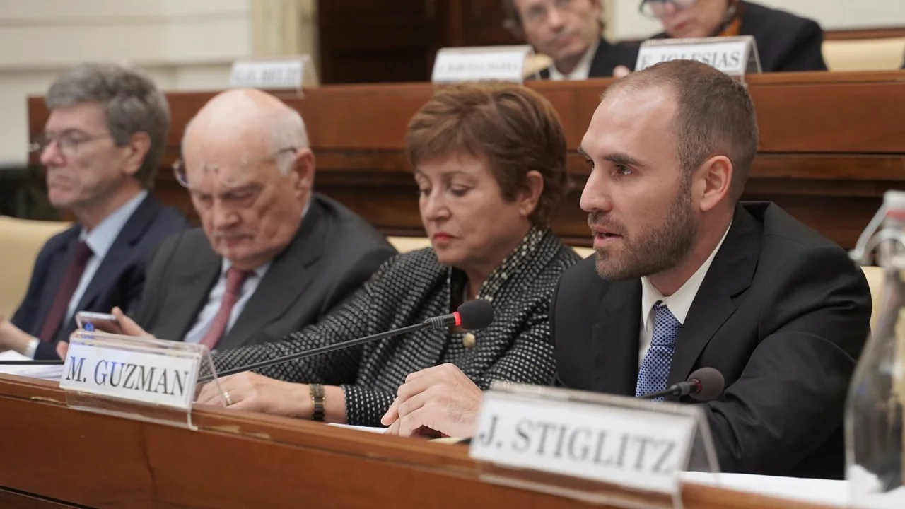 En el Vaticano, Martín Guzmán pidió un "cambio de mentalidad" de los bonistas y fue aprobado por la directora del FMI