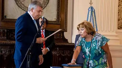 Escándalo en Jujuy por la jura de la fiscal anticorrupción: "Voy a tener independencia por que son las instrucciones del señor gobernador" Escándalo en Jujuy por la jura de la fiscal anticorrupción: "Voy a tener independencia por que son las instrucciones del señor gobernador"