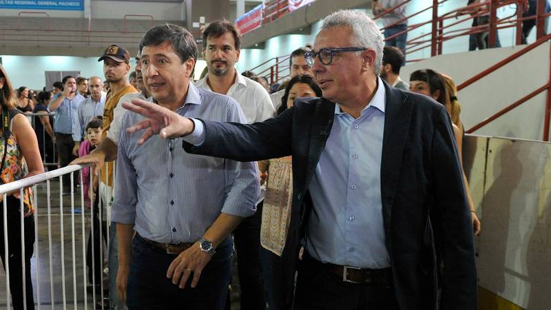 Daniel Arroyo, Julio Zamora y Malena Galmarini entregaron tarjetas AlimentAR en Tigre