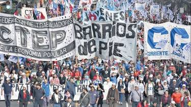Movimientos sociales y gremios marchan por la llegada del FMI