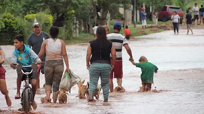 Imágenes impactantes: inundaciones en Salta y muchas familias evacuadas Imágenes impactantes: inundaciones en Salta y muchas familias evacuadas