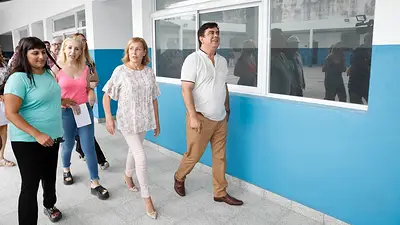 Fernando Espinoza visitó las obras de reacondicionamiento y ampliación de escuelas públicas Fernando Espinoza visitó las obras de reacondicionamiento y ampliación de escuelas públicas