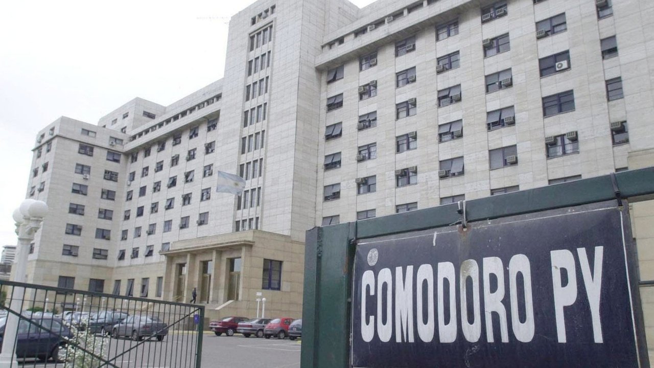 Principio de incendio en Comodoro Py: evacúan el lugar