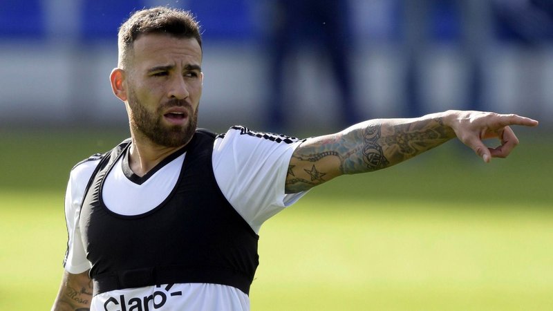 Si lo llama Boca le dice que no: el representante de Nicolás Otamendi reveló que "se muere por jugar" en River