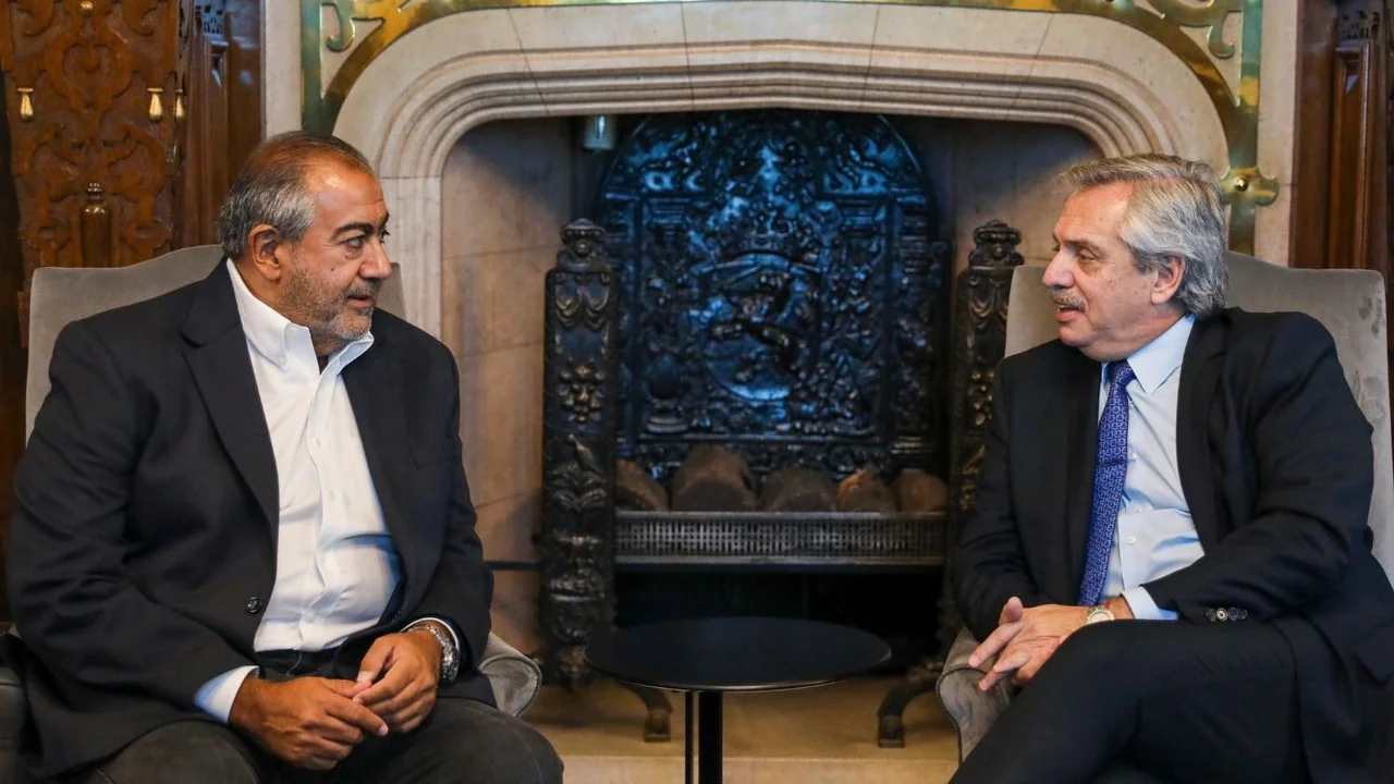 Alberto Fernández, junto a Héctor Daer, aseguró que trabajarán "para evitar que se erosione el salario”