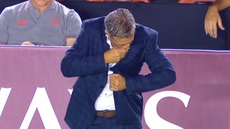 La conmovedora historia detrás de los memes a Lucas Pusineri: besó una foto de su abuela en el gol de Independiente