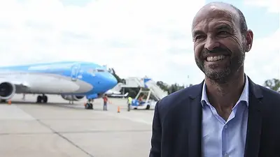 Revelan una millonaria pérdida para Aerolíneas Argentinas por un oscuro acuerdo con el Banco Galicia Revelan una millonaria pérdida para Aerolíneas Argentinas por un oscuro acuerdo con el Banco Galicia