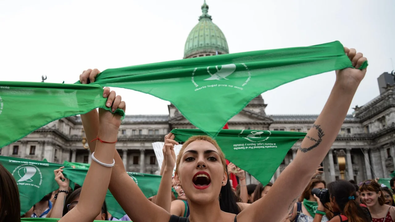 Aborto legal: a dos años del primer "pañuelazo", una multitud marchó frente al Congreso