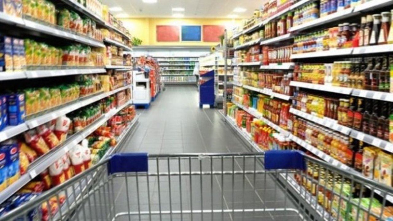 Se desacelera la caída del consumo pero continúa una fuerte baja en enero