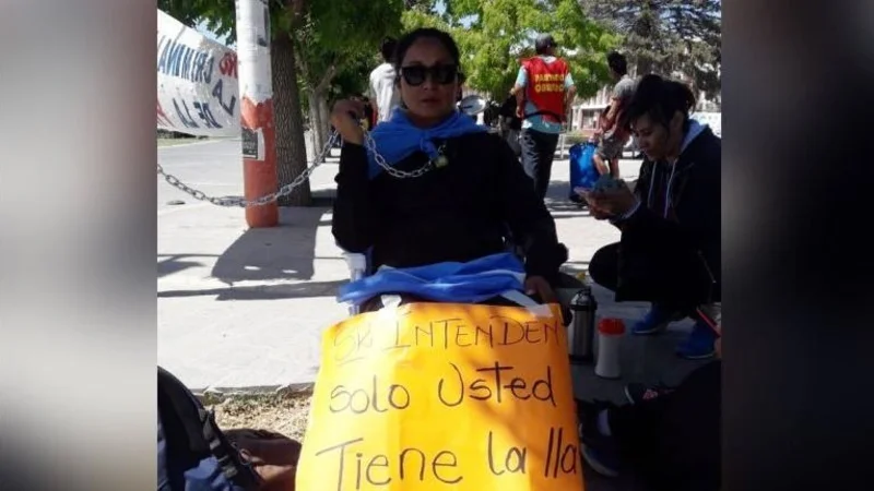 Denuncian que echaron a 48 trabajadores municipales de Zapala